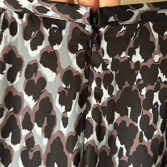 PAIGE Delfina Blue Ice Leopard-Print Skirt Size Small - Picture 7 of 10